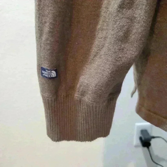 The North Face 1/4 Zip Fleece Sweater - Picture 4 of 5